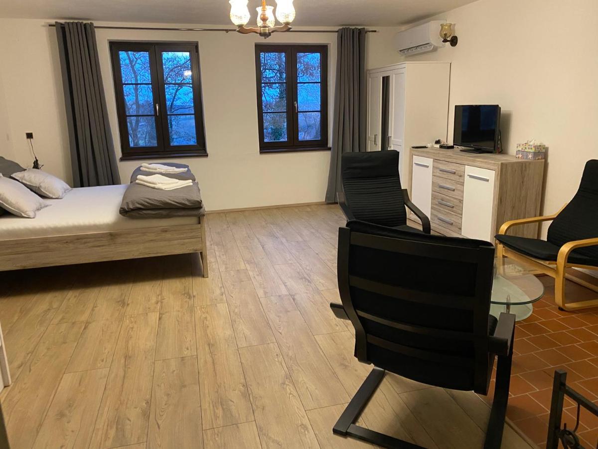 Apartman Pod Mandloni Starovice Eksteriør bilde